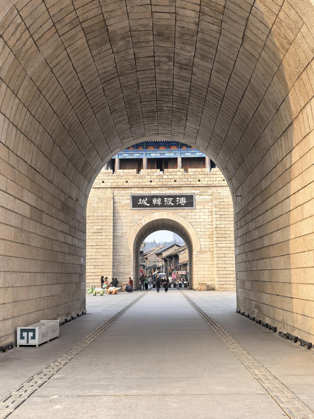 当突然停电时，才发现没有为停电准备任何应急措施。去年刚将两把蜡烛和三个应急灯泡送