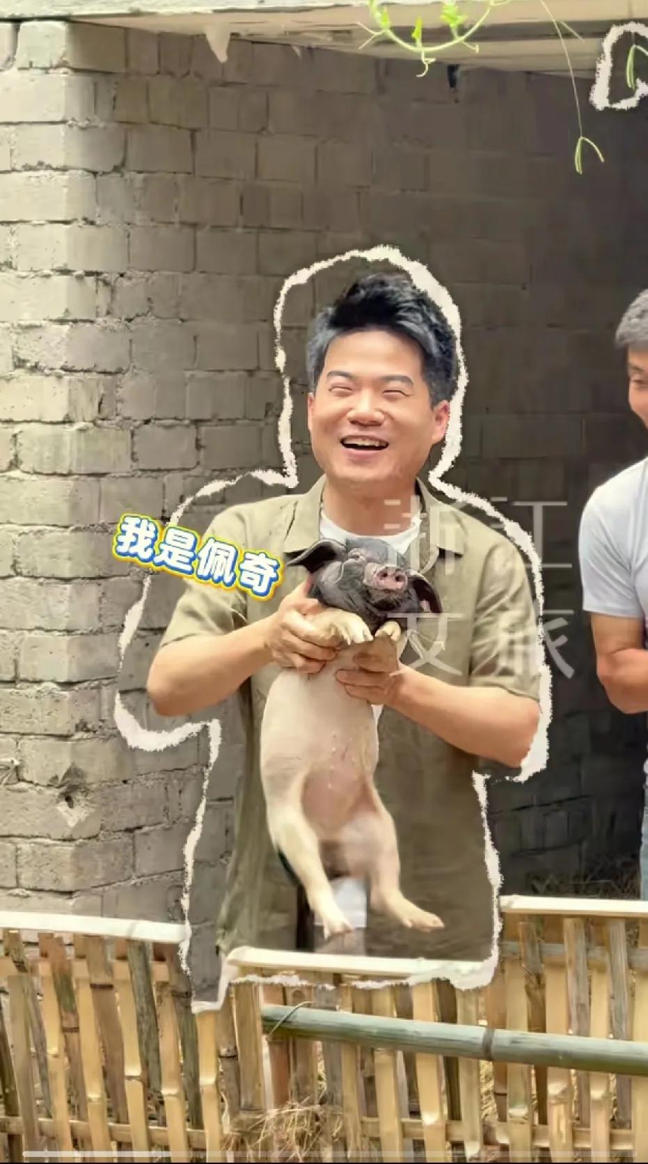 董宇辉离开直播间太久了，今晚有个新主播让人似曾相识，他叫彪哥，骑马到直播间走了很