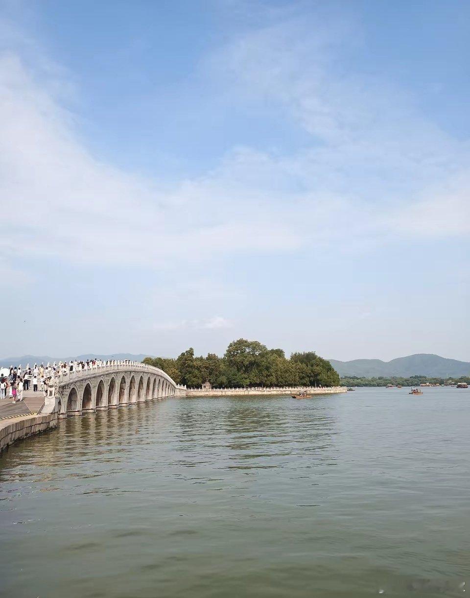a股2024年以来的牛市，跟以往牛市还是有区别，一样又不一样，本轮牛市，是新兴战