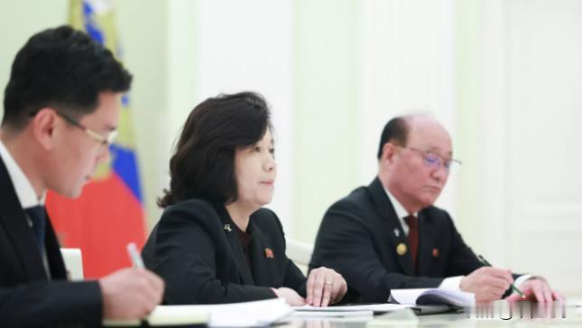 1.5万人派出去，7000人倒下了。伤亡率接近五成。
 
就在所有人以为朝鲜会缩