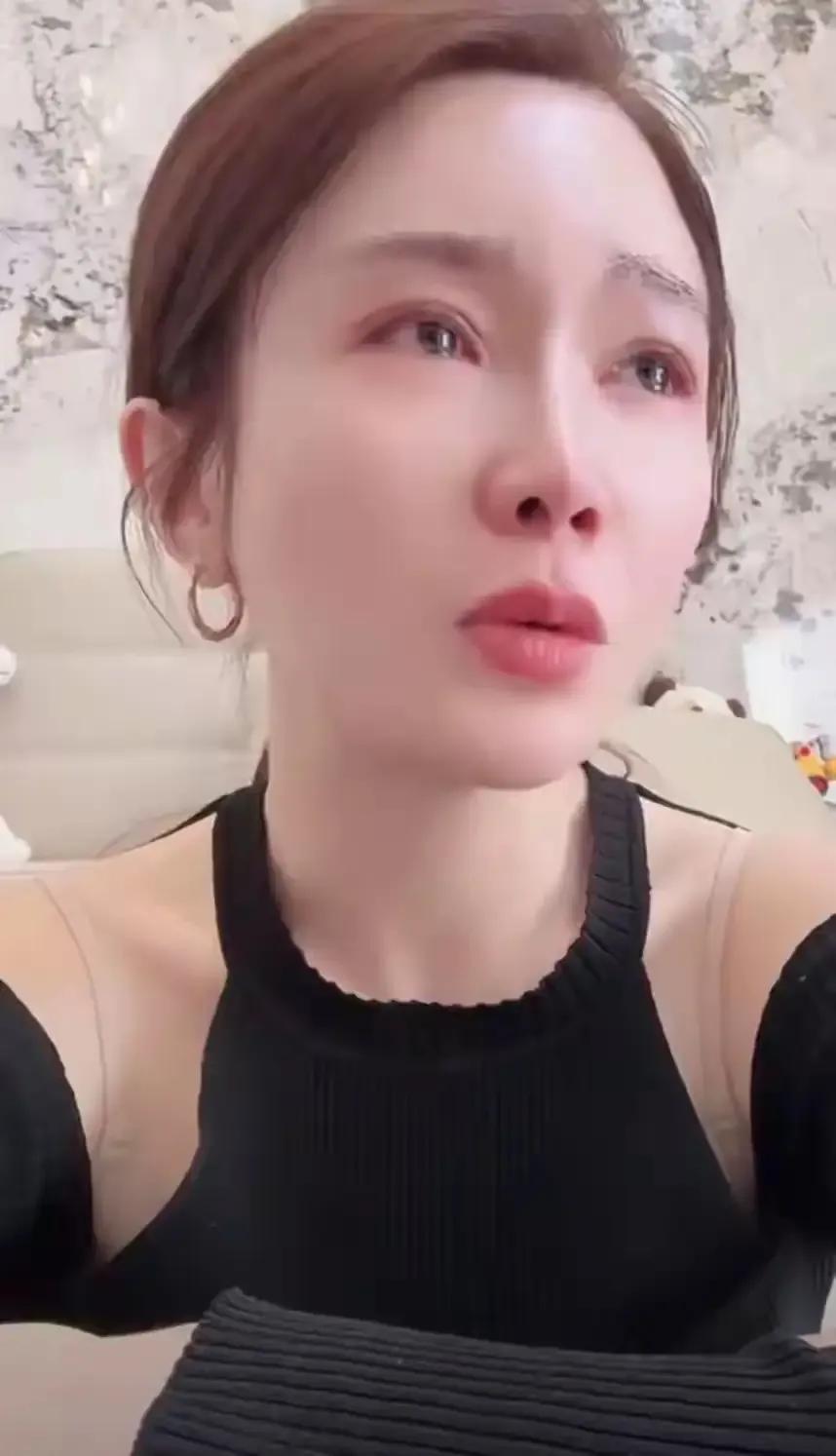 这两天红豆的大舞台都没有播，前两个月红豆在无期飞马水城的大舞台刚开播的时候，直播