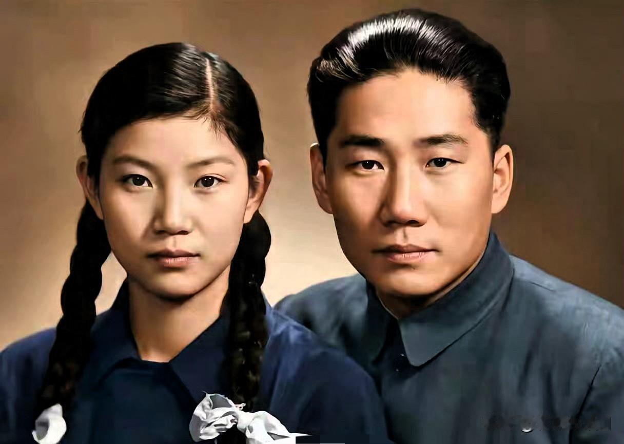 刘思齐是烈士刘谦初和老革命张文秋的女儿。两人在1949年10月15日结婚，当时毛