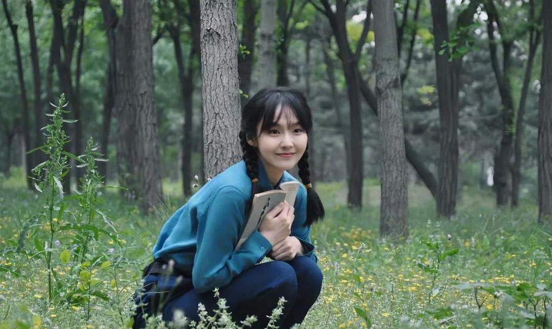 1. 曹俊不太热衷社交，所以在圈内朋友不多，但他也很少与人结怨。平时基本不主动招