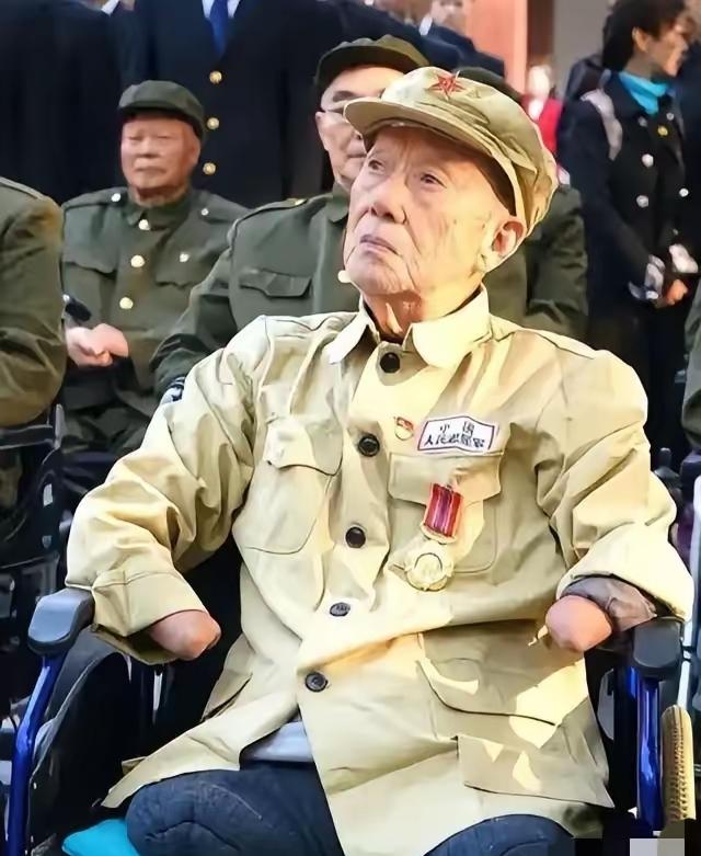 [月亮]这位就是“冰雕连”幸存者周全弟老英雄。

1950年11月，年仅16岁的