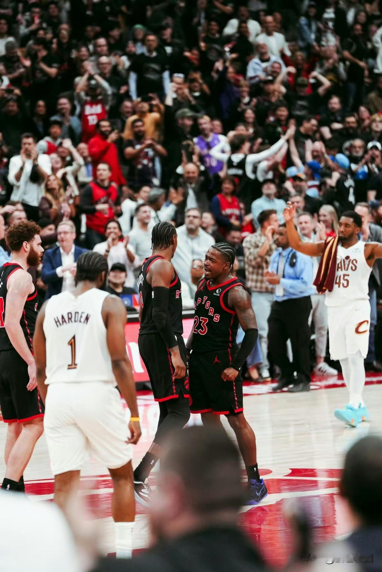 骑士和猛龙的G4，变成了打铁大战，最终还是骑士更铁，89:93输掉了比赛，大比分