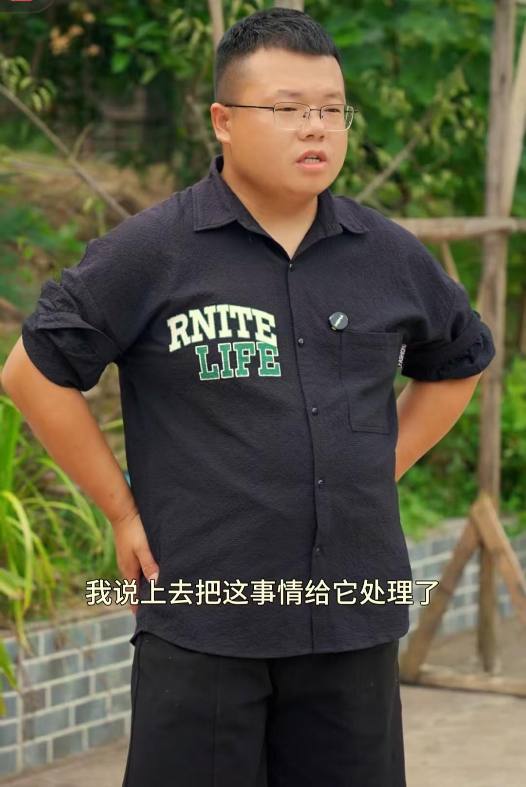 刚刚查了一下桃子的面馆
不查不知道，一查真佩服，幕后的老板竟然是他的师傅


刷