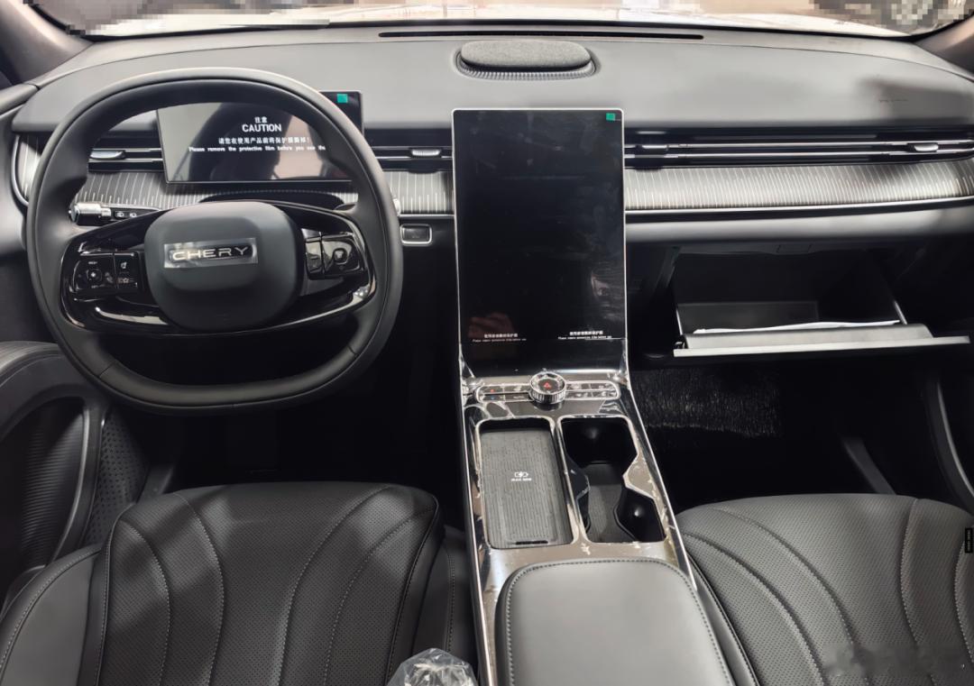 瑞虎8销售反馈：1，看全新瑞虎8的客户全是20到30多岁的男性客户，置换比例大概