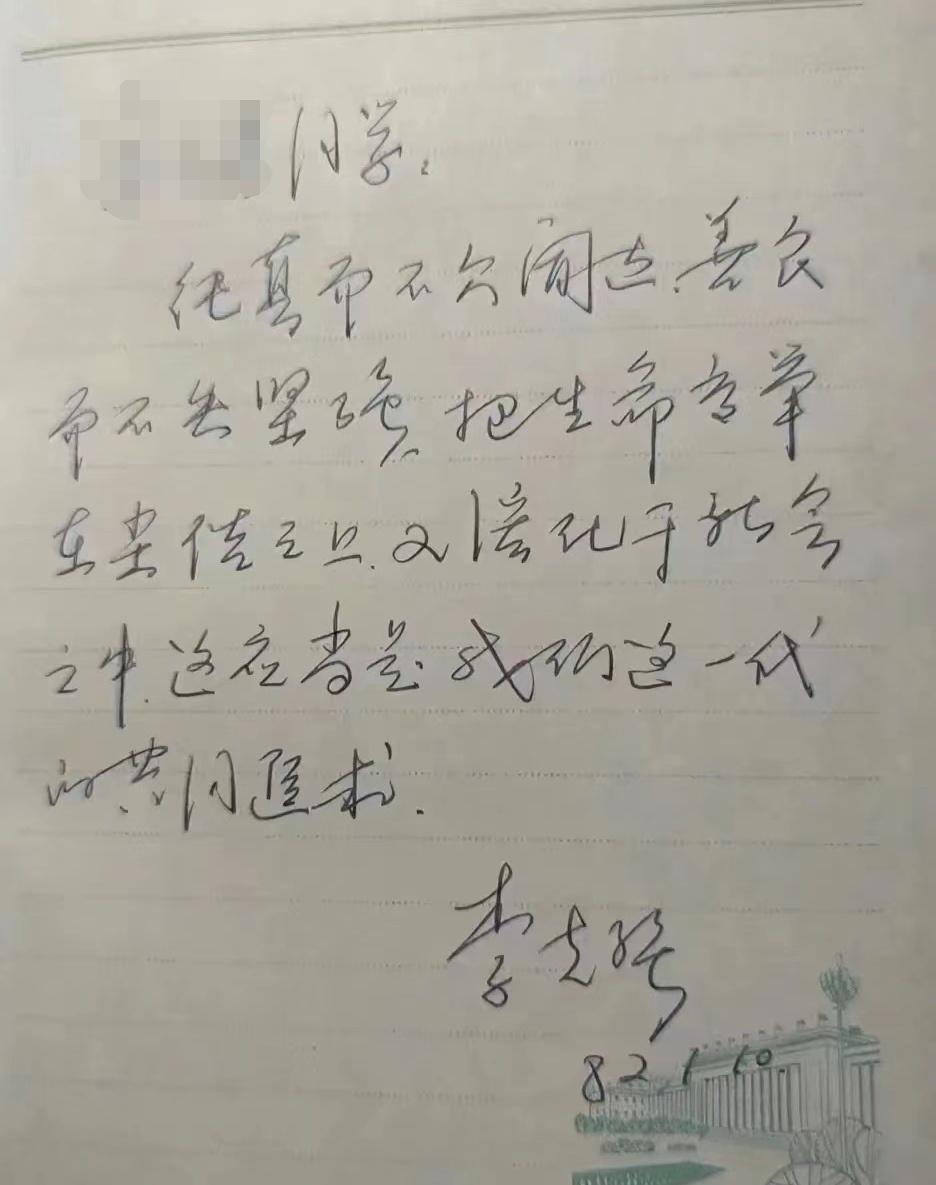 纯真而不欠闻达，善良而不失坚强，把生命高举在尘俗之上，又融化于社会之中。这应当是