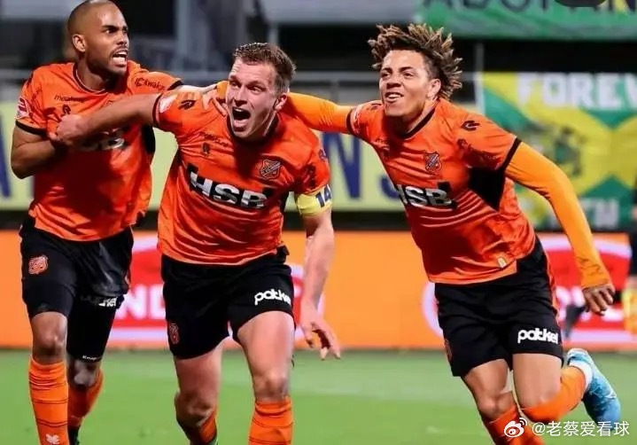 今日足球公推⚽个人预测，精准方向放在主页置顶🔝赛事：意甲004球队：科莫vsa