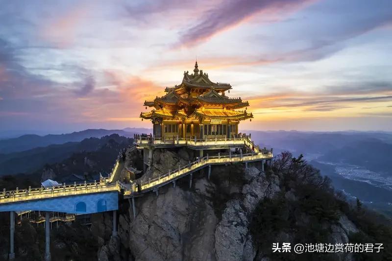 老君山现百年一遇“灵气护罩”奇观 最近老君山“灵气护罩”奇观火了！北京摄影爱好者