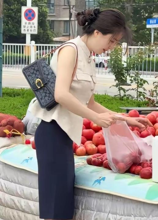 每年夏天一到，中国防晒市场就会热闹一回，2023年6月，央视财经做过一期专题报道