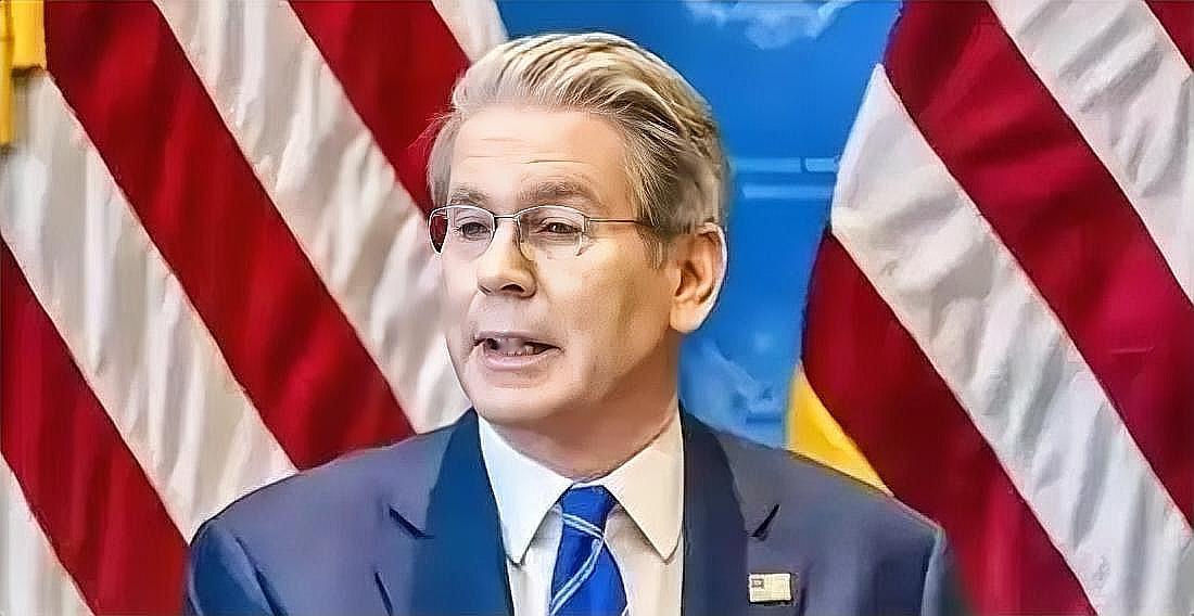 美国财长贝森特在加州论坛甩出一句：“全球扛不住一个顺差破万亿美元的中国。”话音未