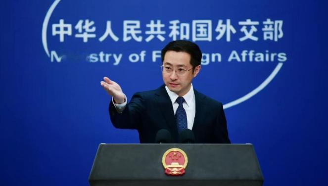 中国应该划定对日本土核反击的两条红线：其一，日本胆敢研发或拥有核武器；其二，日本