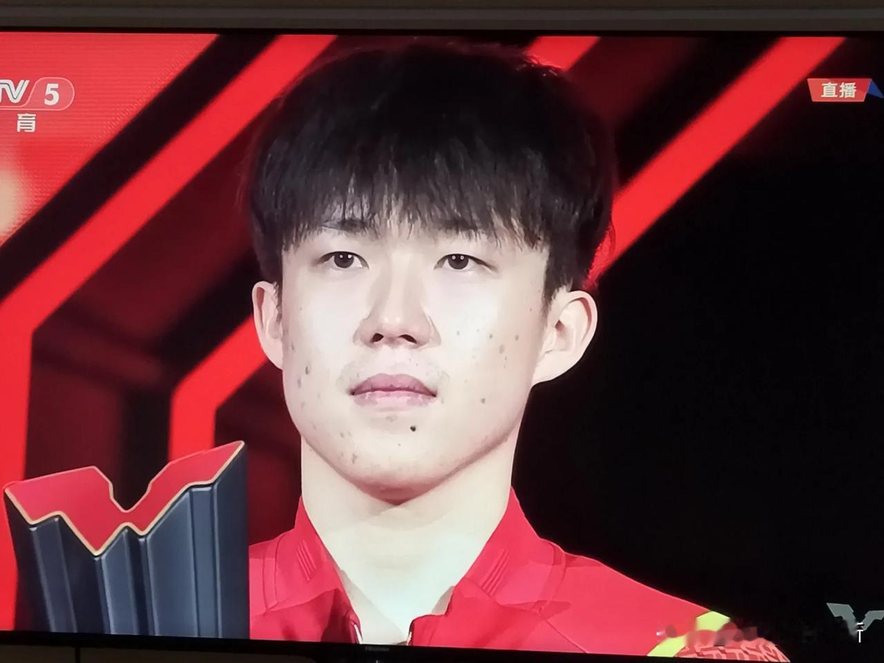 王楚钦和张本智和都战胜了自己！先说张本智和，在这次年终总决赛中表现抢眼，特别是半