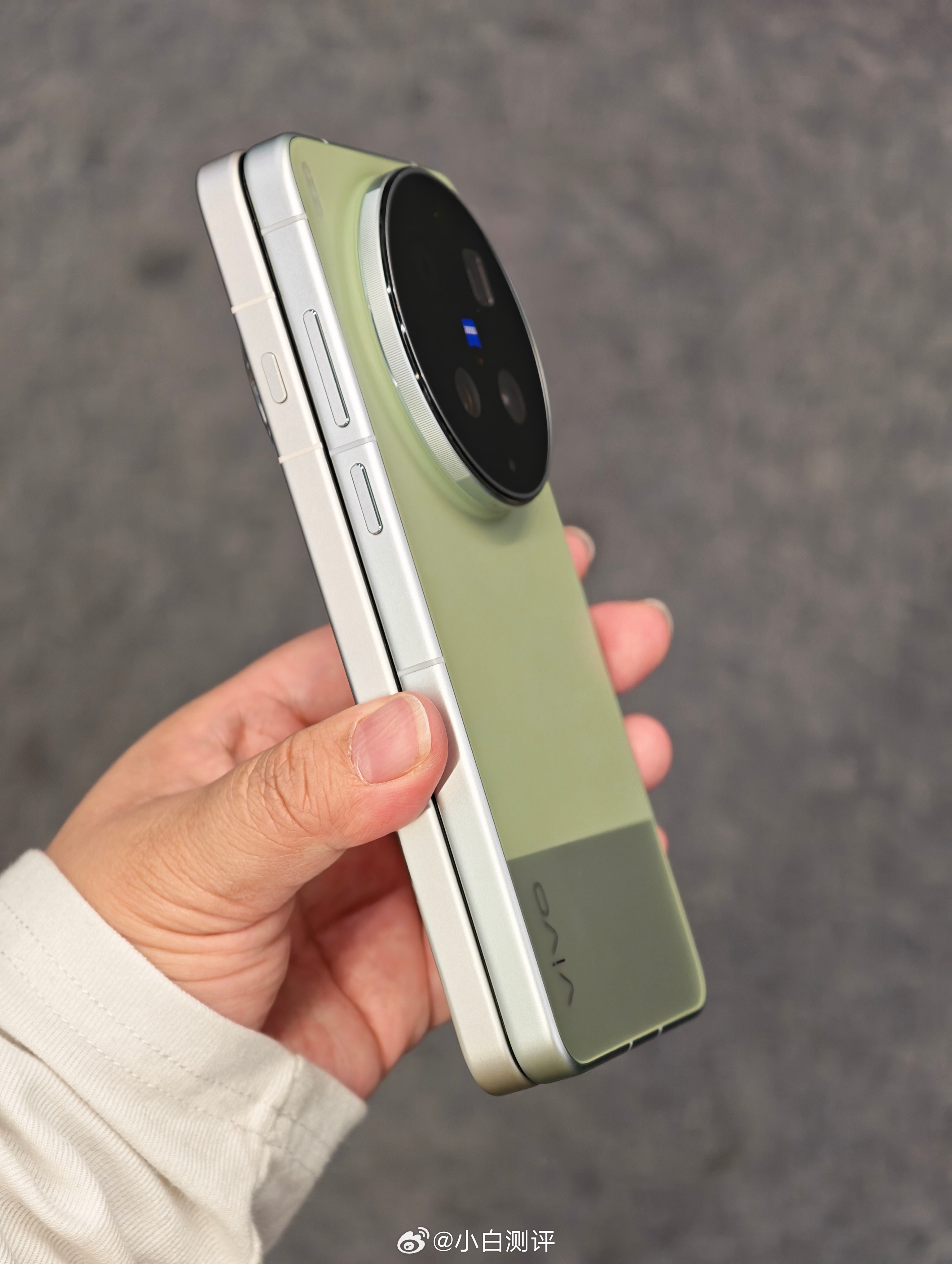 刷到微博说vivo X300 Ultra和OPPO Find X8 Ultra手