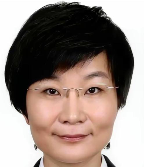 1999年，我们驻南联盟大使馆被炸的那一晚。一个叫苏晓晖的高中姑娘，看着电视，一