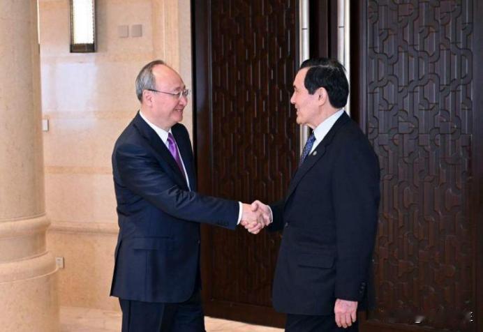 在首都北京，马英九首先会见尹力

如图所示：
结束陕西访问后，马英九一行7日抵达