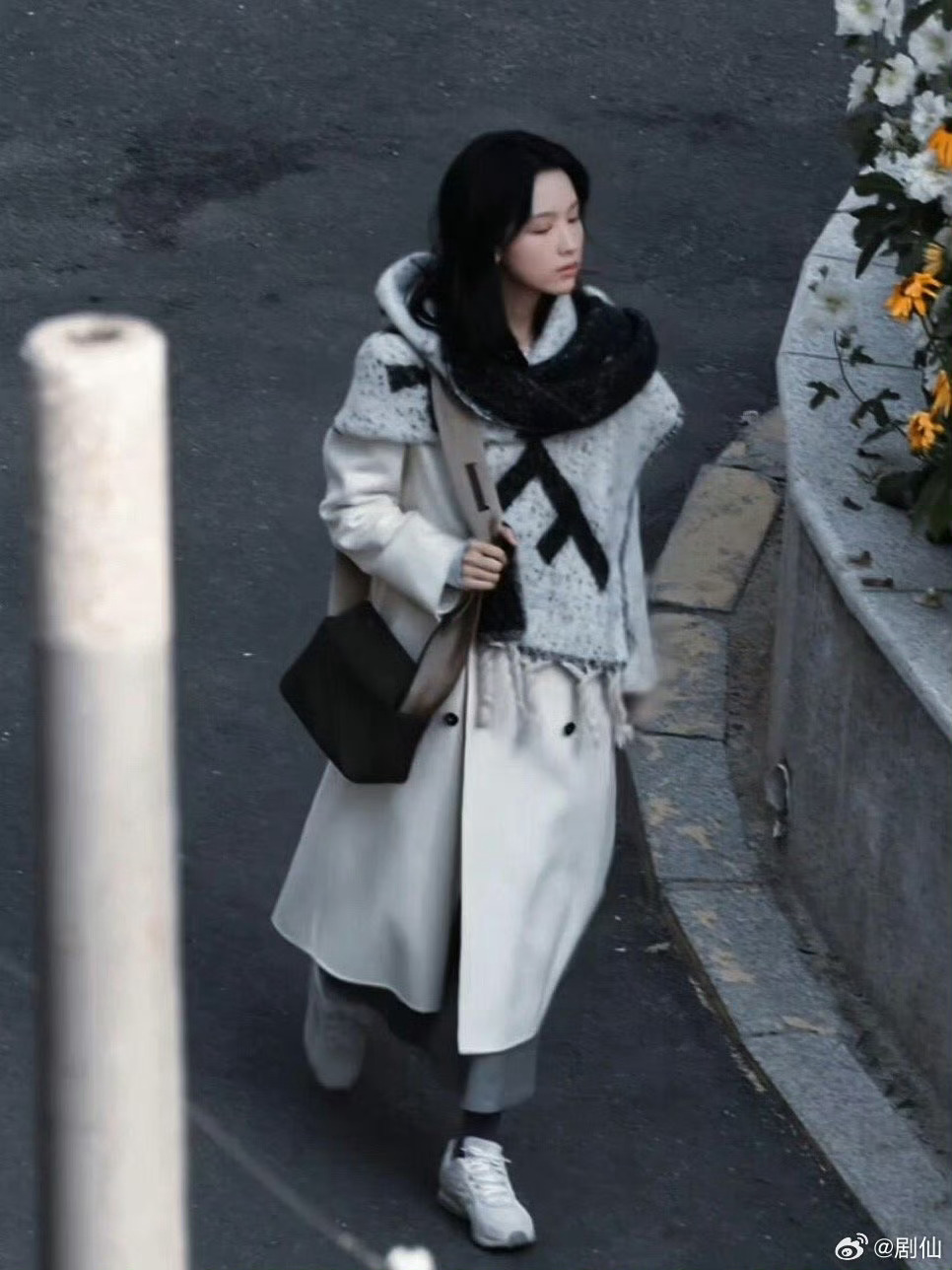 陈都灵新剧造型 不符合人设 就这家粉丝能有一部戏不去撕妆造的吗？不能，永远要骂天
