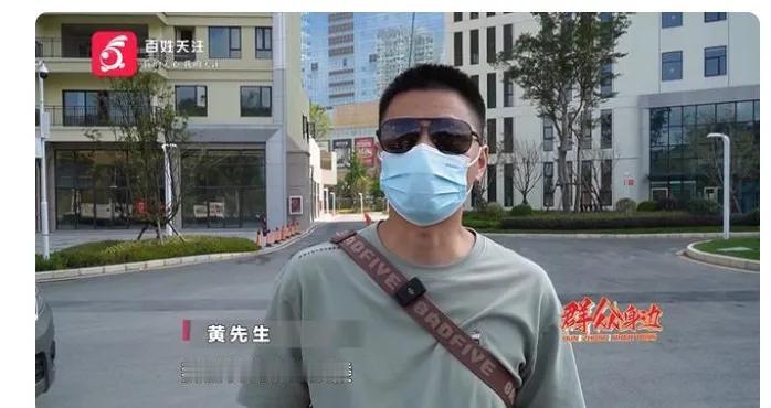 贵阳这小区也太魔幻了！楼顶直接“长”出两层小洋房，把全楼业主的公共空间圈成自家地