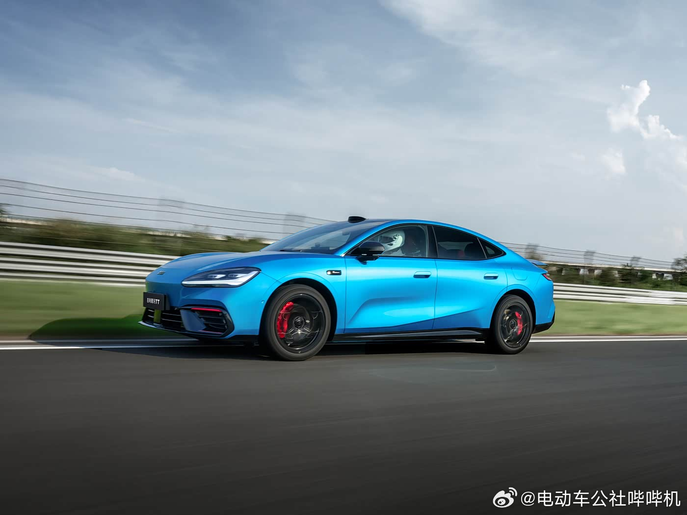 银河的全新轿跑车型银河TT，Ultra版已经开启预售，预售价20.98万元，限量