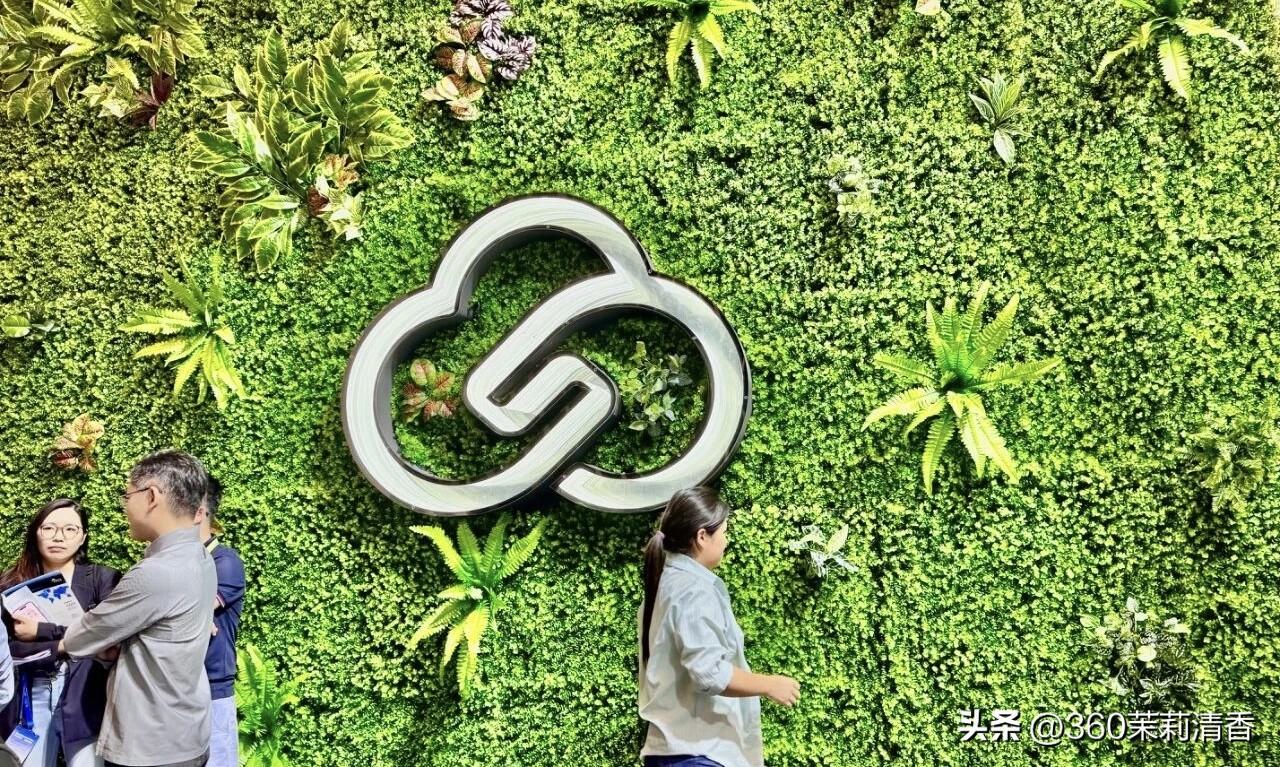 不管你信不信，十年后大概率会出现这些变化：
 
1、公务员彻底丢掉铁饭碗，不再一