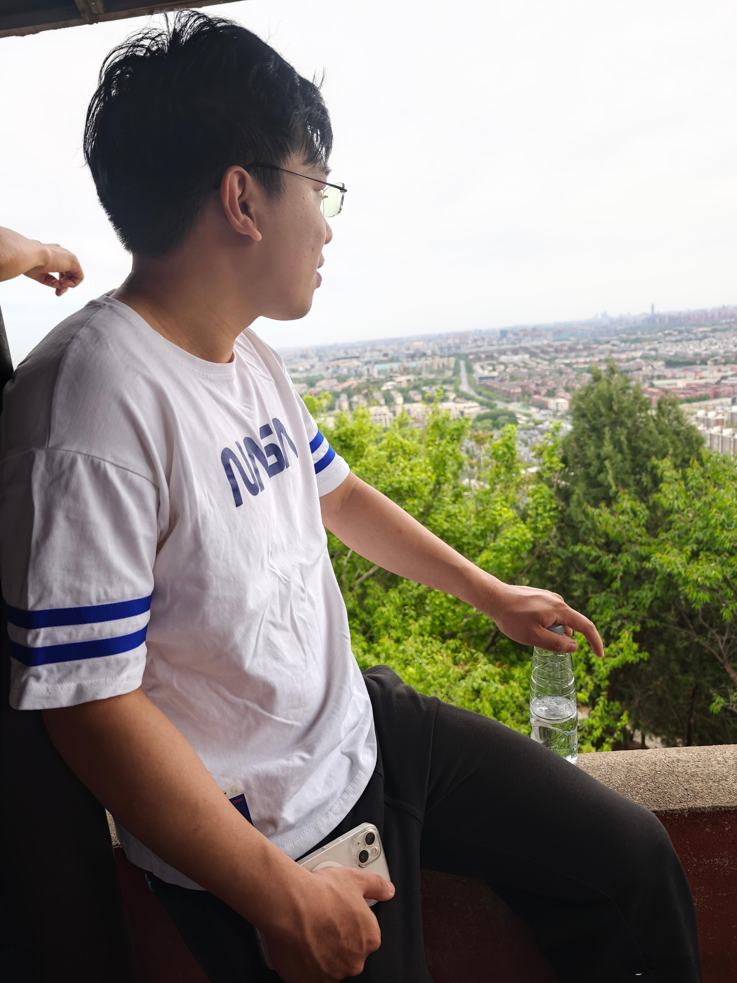 人总要亲眼目睹 自己的坍塌与重建 北京