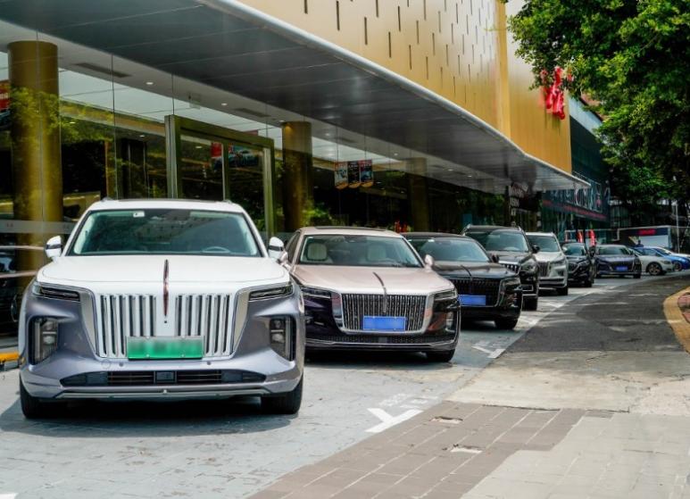 红旗HQ9其实挺好养！4年或10万公里送最多11次免费保养，对一台中大型豪华MP