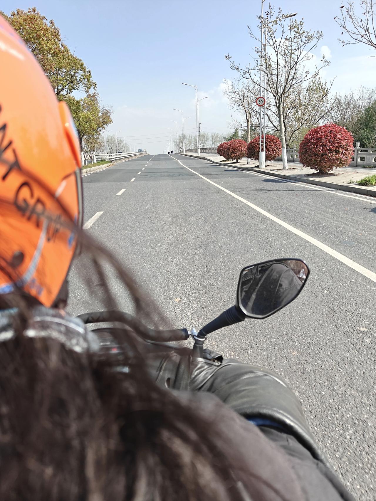 涨了也不要得意忘形

今天大涨，不得不说主要是美伊打架斗殴暂停消息的影响，所以上