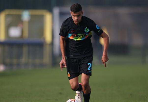 12月7日讯 在个人视频中，罗马诺谈到了国米租将卡博尼的未来。罗马诺说：“国米和