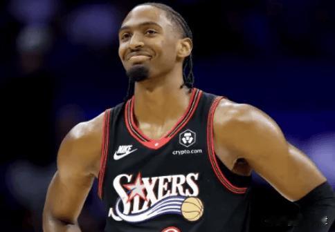 马克西这出场时间简直逆天了！本赛季至今，他场均出战40.7分钟，高居全联盟第一，