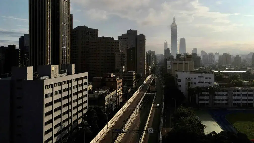 一个好消息：台湾省11月缺工数量达104.2万个，同比增加4.2%，已经连续九个