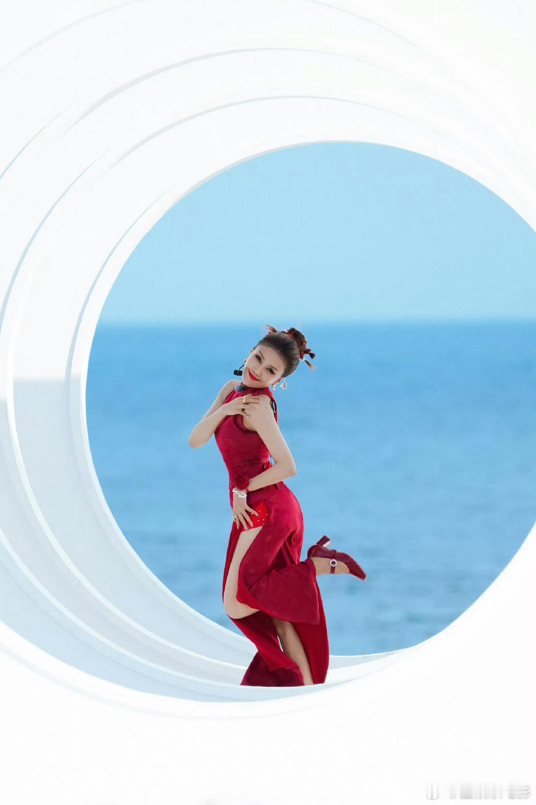 赵子琪和王蓉竟然是大学同班同学？两个人好惨，都是乘风一轮游赵子琪王蓉是同班同学赵