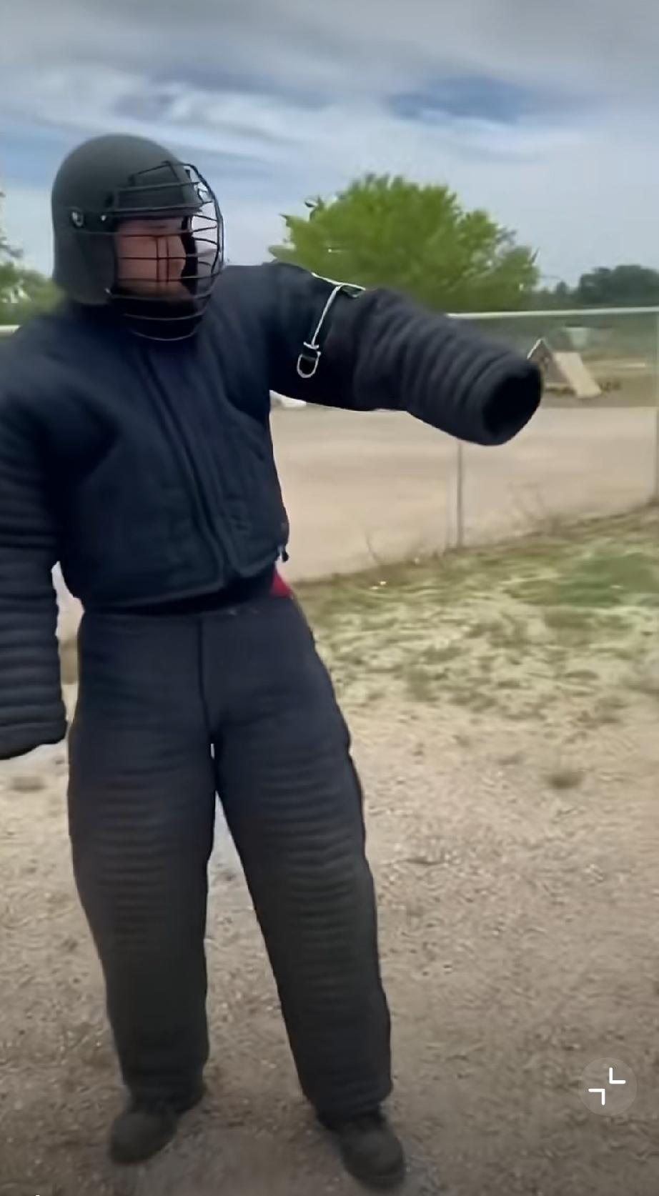 我想过是罗威纳，是德牧，是马犬，杜宾……狗德牧 犬德牧 罗威纳马犬