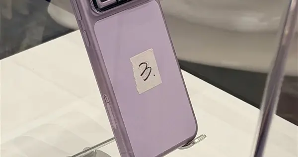 荣耀机器人手机亮相 罗巍：这就是大家没见过甚至没想过的影像方案