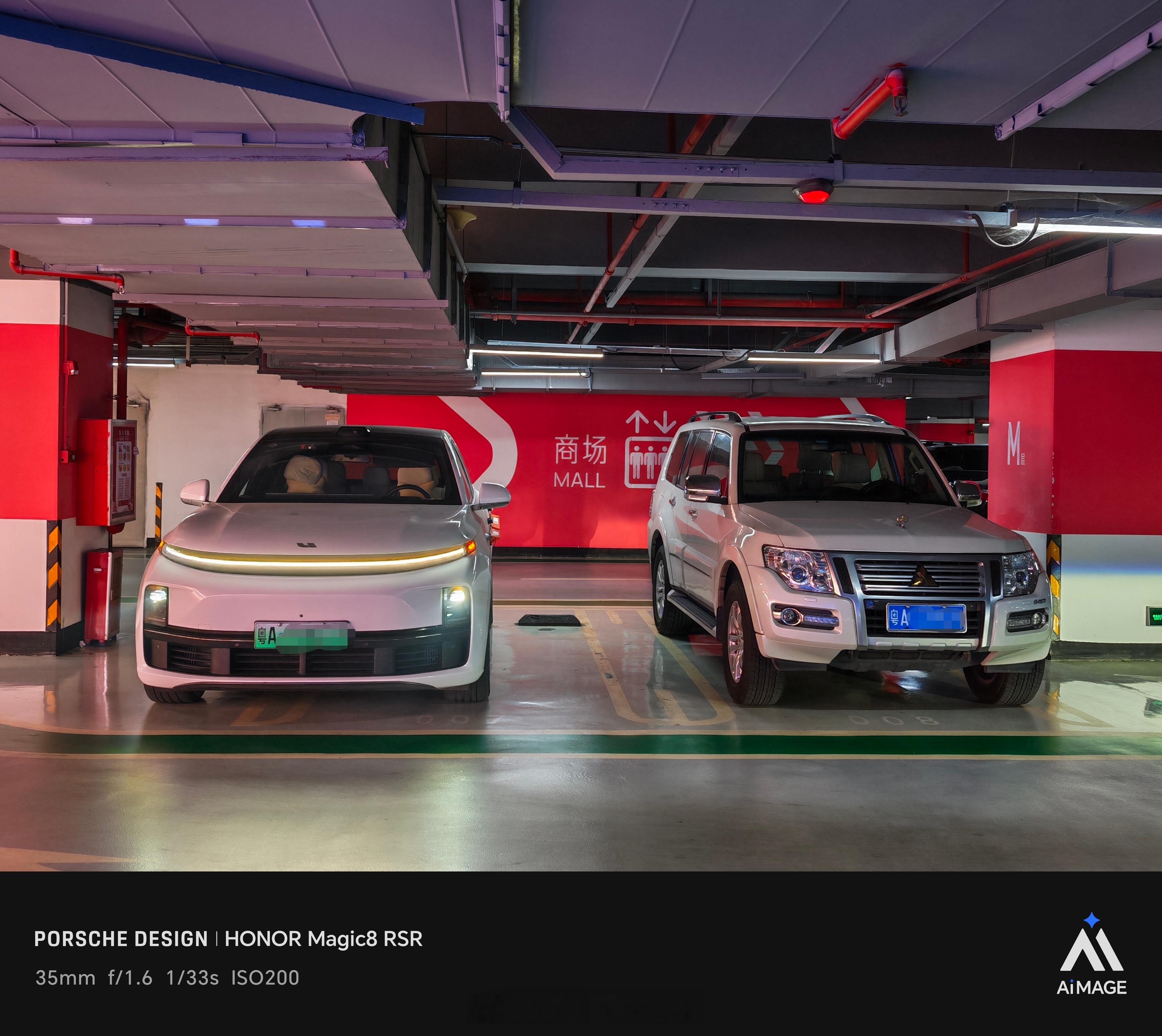 🅿️生人勿近式停车，保持了非常奢侈的社交距离。 