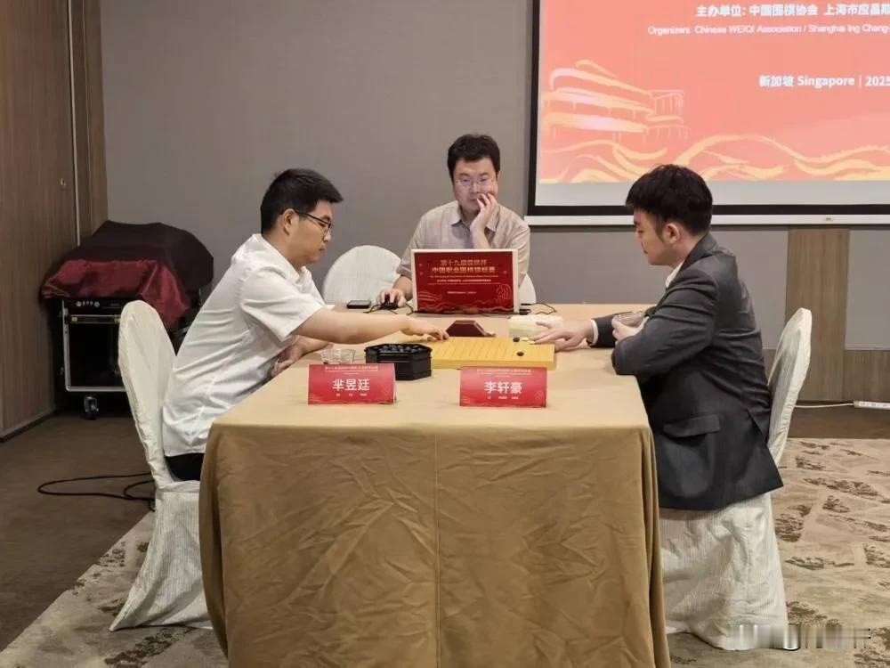 第19届倡棋杯半决赛在新加坡国立大学落下帷幕，芈昱廷九段与丁浩九段以2:0的比分