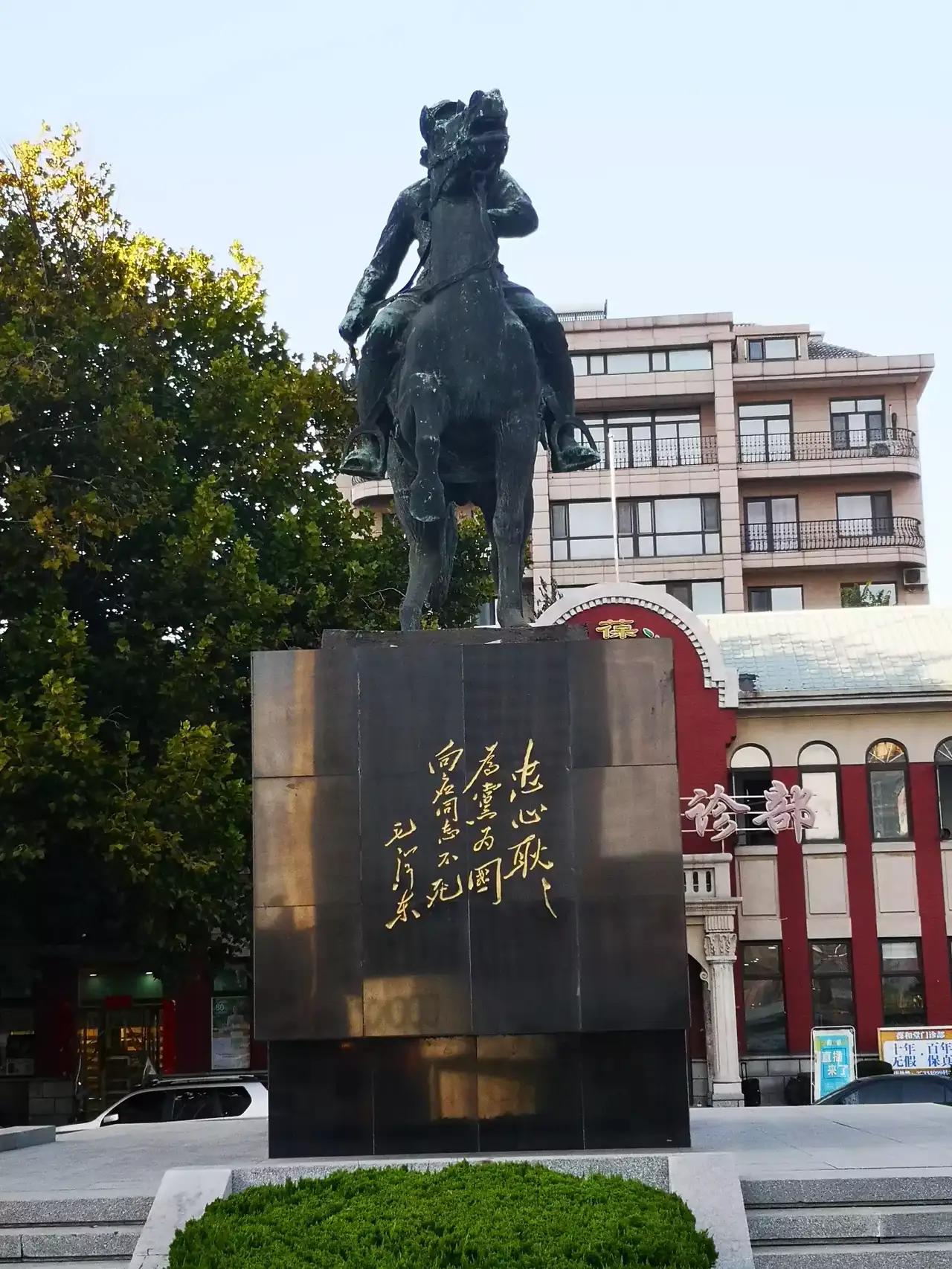 关向应同志是不是军事家？如果他活到1955年大授衔会不会是共和国元帅？
在中国有