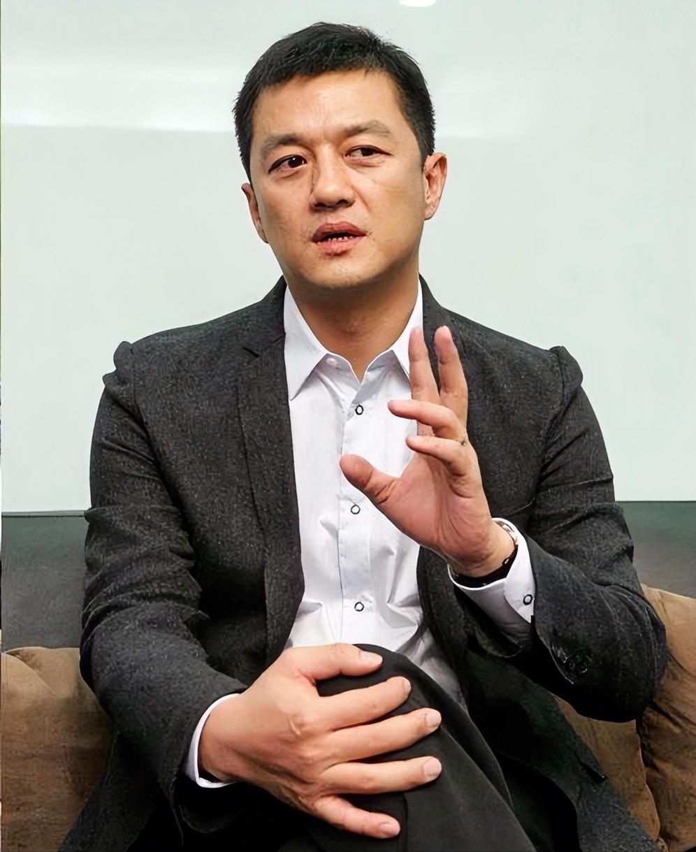 李亚鹏真是好运连连：张雪把冠军赛车拍卖捐赠给嫣然。接着，洗脸熊仅用44秒就以50