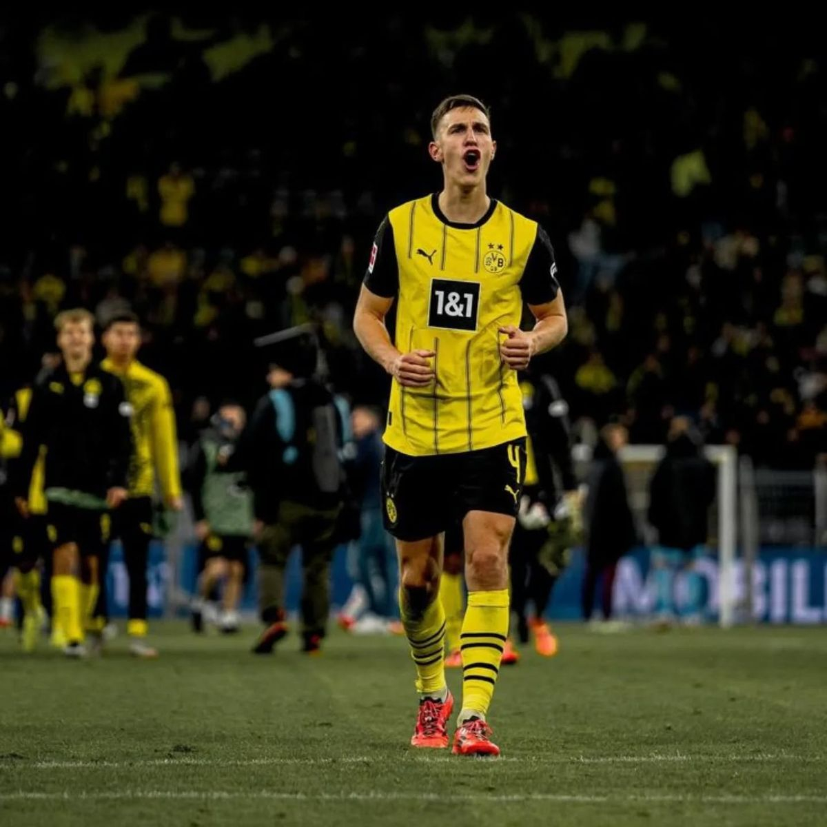 皇家马德里曾考虑过很多中后卫人选，包括科纳特、乌帕梅卡诺和盖伊，但最终在会议上所