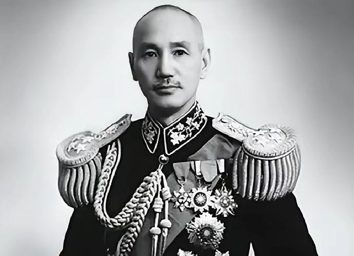 抗战还没打完，钱穆就警告：不要定都南京，蒋介石没有听。
钱穆认为南京不适合做大一