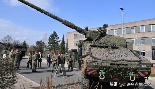 乌克兰已成为德国顶尖火炮系统RCH155轮式自行榴弹炮的首个用户


位于伊达尔