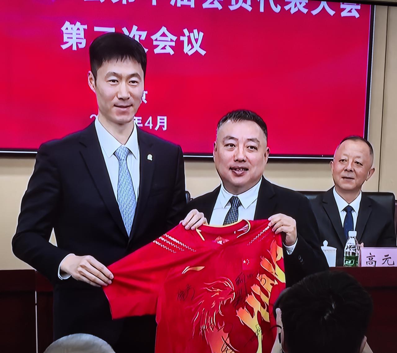 国乒男队已经陷入了低谷，蔡振华、刘国梁曾经实现过逆转，王励勤能否复制他们的经历！