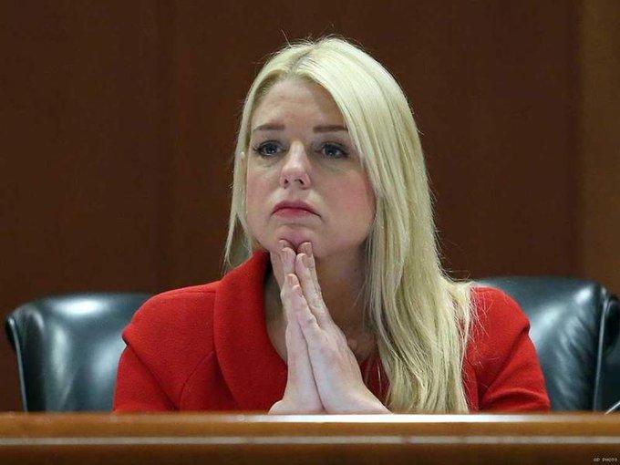 特朗普通知司法部长帕姆·邦迪：你的任期即将结束！

据多家美媒最新报道，美国总统