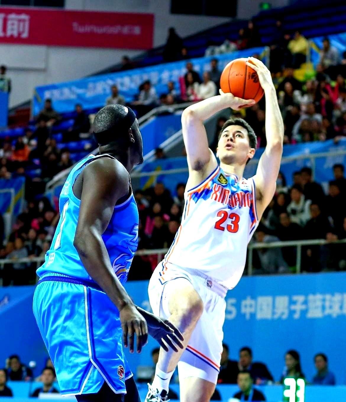 新疆队赢球，但头号功臣不是拿26分的齐麟！

昨晚CBA这场，新疆111-108