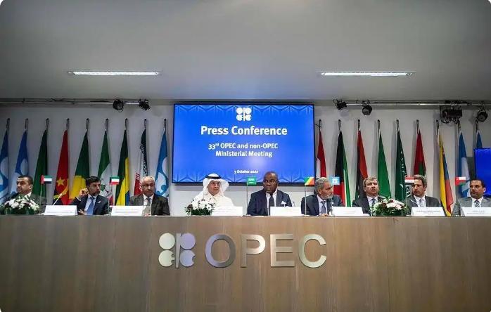 OPEC+紧急救市！7国联手增产，却拦不住油价暴涨，阿联酋退群的影响藏不住了？
