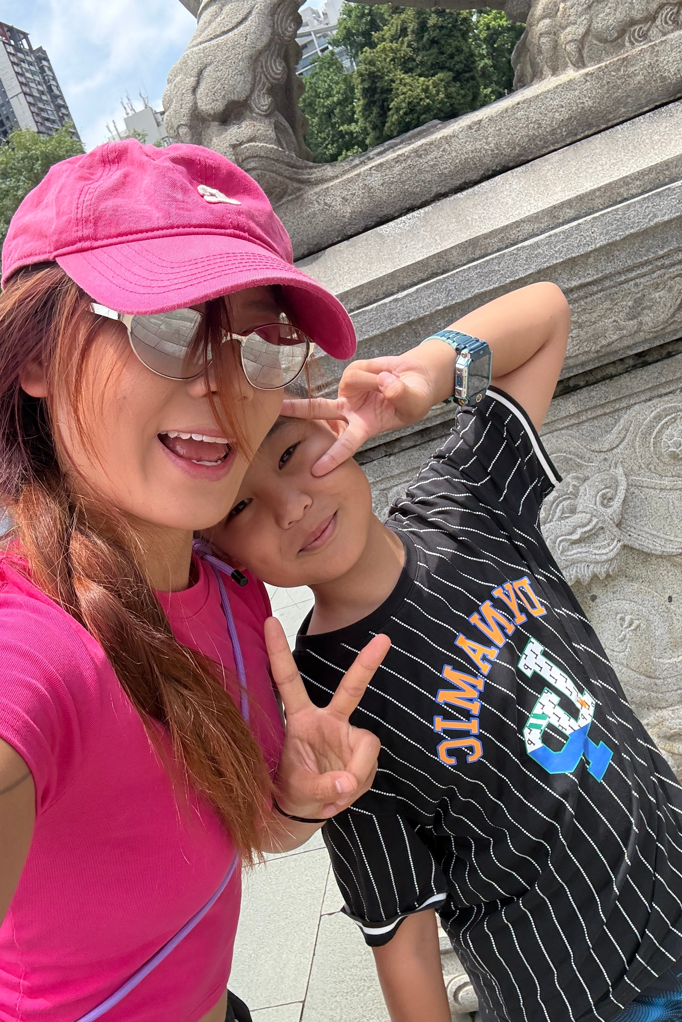 请假和小孩哥打卡陈家祠！俺哥哥嫂子、侄子听讲解真的很认真，但我想到了吉利银河M9