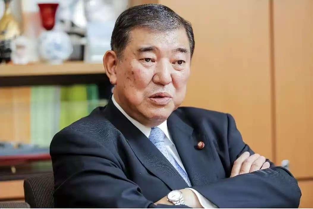 日本要变天？不仅首相可能下野，一个类似特朗普的人物正在崛起。日本政权要变天？此次