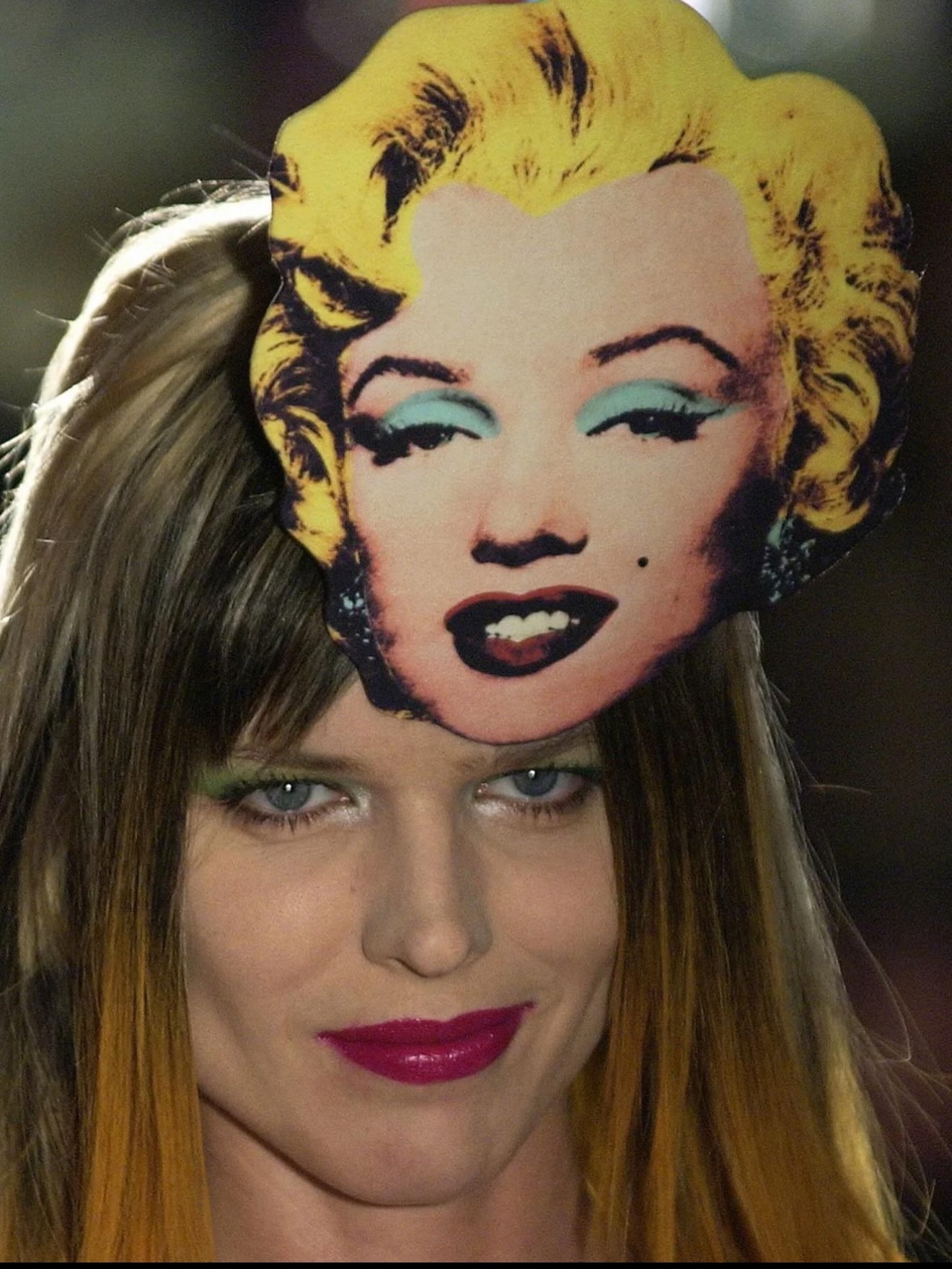 消费主义与名望的画布，Philip Treacy 2003春夏系列时装秀，安迪·