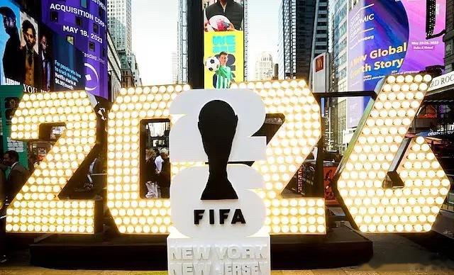 据路透社新德里消息，三名知情人士透露，FIFA媒体版权官员本周已抵达印度，就20