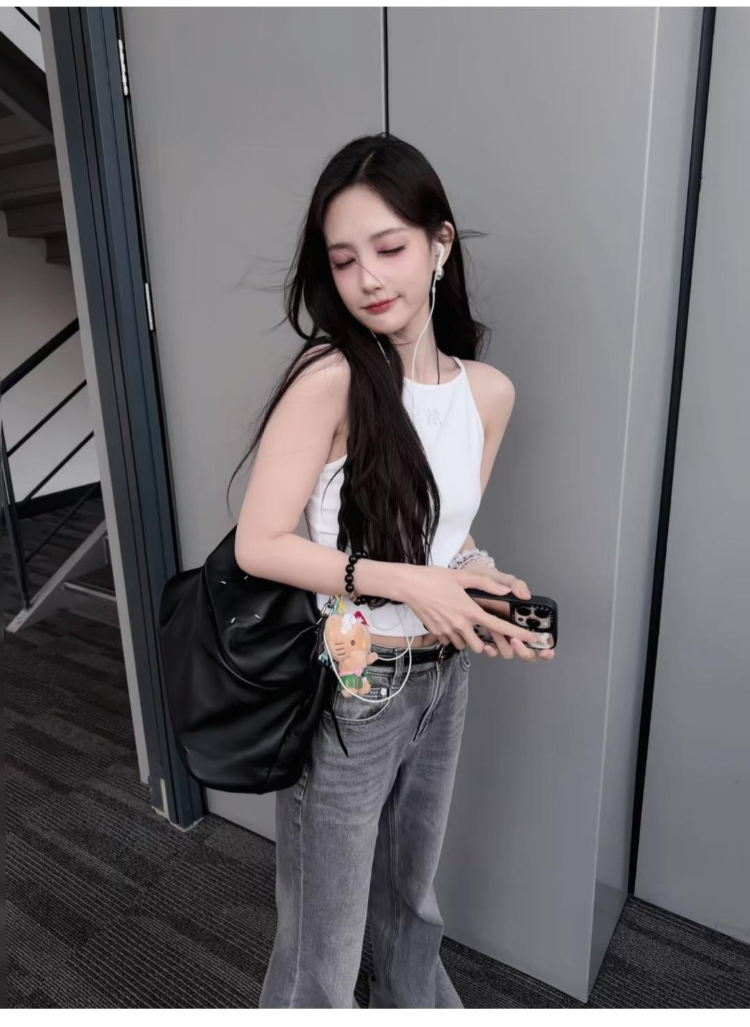 李一桐，透过屏幕就闻到了她的香。